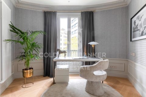 Купить квартиру в Барселона, Испания с 4 спальни, 201м², № 5744 - фото 17