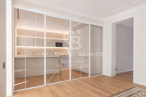 Apartamento de 3 dormitorios en venta en Barcelona, Cataluña, Spain № 5748 - foto 21