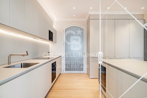 Apartamento de 3 dormitorios en venta en Barcelona, Cataluña, Spain № 5748 - foto 2