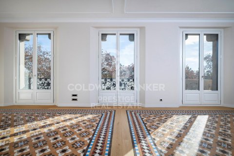 Apartamento de 3 dormitorios en venta en Barcelona, Cataluña, Spain № 5748