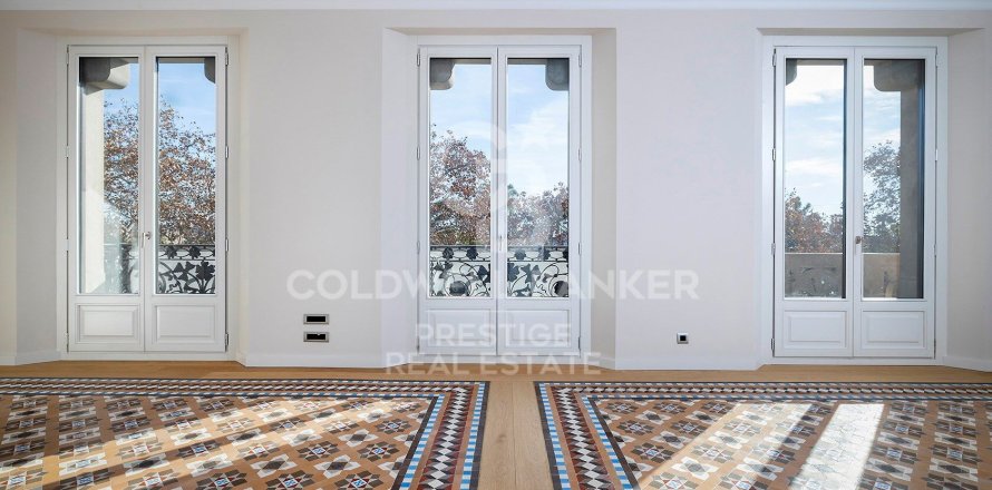 Apartamento de 3 dormitorios en venta en Barcelona, Cataluña, Spain № 5748