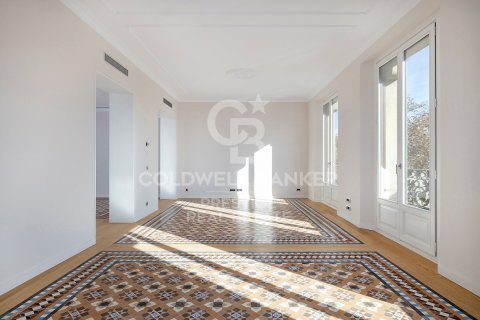 Apartamento de 3 dormitorios en venta en Barcelona, Cataluña, Spain № 5748 - foto 11