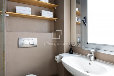 Apartamento de 2 dormitorios en alquiler en Barcelona, Cataluña, Spain № 8662 - foto 21