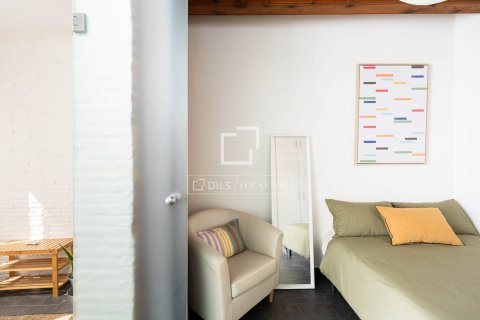 Apartamento de 2 dormitorios en alquiler en Barcelona, Cataluña, Spain № 8662 - foto 16