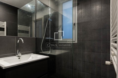 Apartamento de 2 dormitorios en venta en Barcelona, Cataluña, Spain № 8660 - foto 14