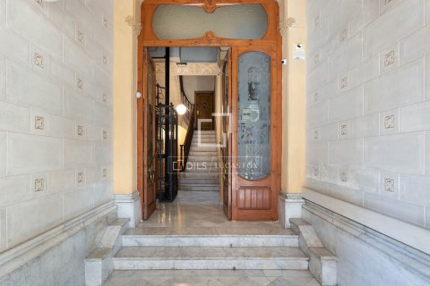 Apartamento de 2 dormitorios en venta en Barcelona, Cataluña, Spain № 8660 - foto 26