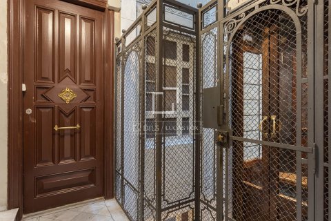 Apartamento de 2 dormitorios en venta en Barcelona, Cataluña, Spain № 8660 - foto 24