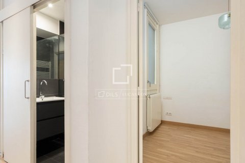 Apartamento de 2 dormitorios en venta en Barcelona, Cataluña, Spain № 8660 - foto 16