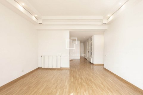 Apartamento de 2 dormitorios en venta en Barcelona, Cataluña, Spain № 8660 - foto 6