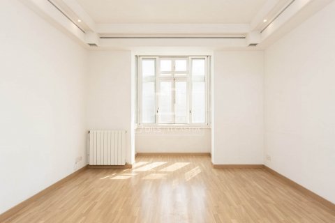 Apartamento de 2 dormitorios en venta en Barcelona, Cataluña, Spain № 8660 - foto 3