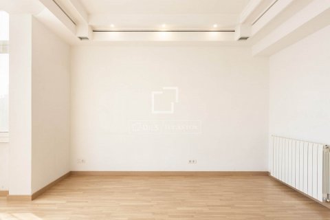 Apartamento de 2 dormitorios en venta en Barcelona, Cataluña, Spain № 8660 - foto 5