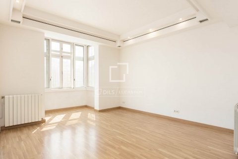 Apartamento de 2 dormitorios en venta en Barcelona, Cataluña, Spain № 8660 - foto 4
