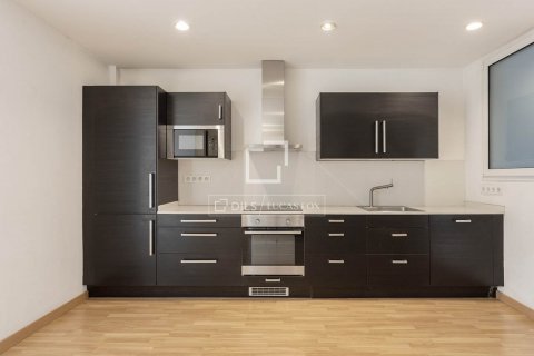 Apartamento de 2 dormitorios en venta en Barcelona, Cataluña, Spain № 8660 - foto 9