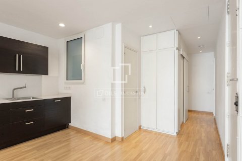 Apartamento de 2 dormitorios en venta en Barcelona, Cataluña, Spain № 8660 - foto 12