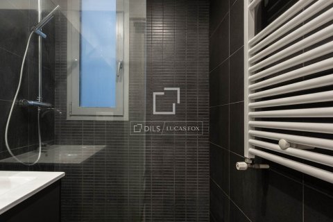 Apartamento de 2 dormitorios en venta en Barcelona, Cataluña, Spain № 8660 - foto 15