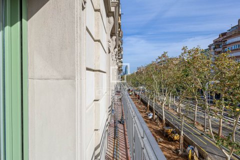 Apartamento de 5 dormitorios en venta en Barcelona, Cataluña, Spain № 8663 - foto 28