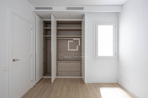 Apartamento de 5 dormitorios en venta en Barcelona, Cataluña, Spain № 8663 - foto 11