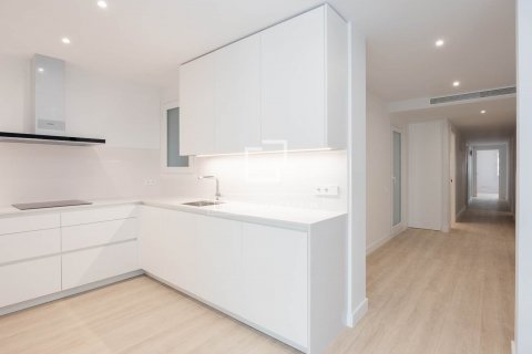 Apartamento de 5 dormitorios en venta en Barcelona, Cataluña, Spain № 8663 - foto 7