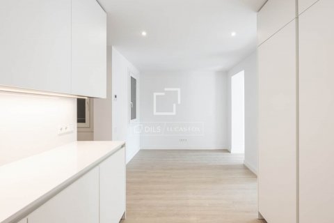 Apartamento de 5 dormitorios en venta en Barcelona, Cataluña, Spain № 8663 - foto 9
