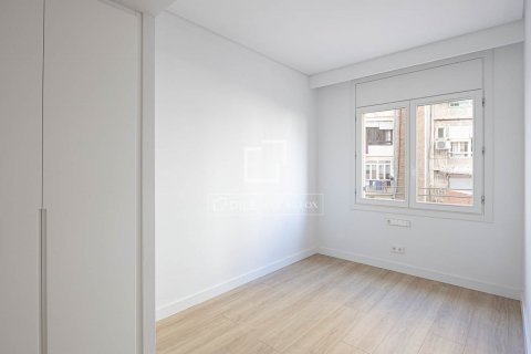 Apartamento de 5 dormitorios en venta en Barcelona, Cataluña, Spain № 8663 - foto 12