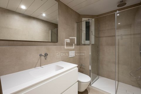 Apartamento de 5 dormitorios en venta en Barcelona, Cataluña, Spain № 8663 - foto 23