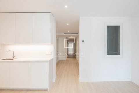 Apartamento de 5 dormitorios en venta en Barcelona, Cataluña, Spain № 8663 - foto 8