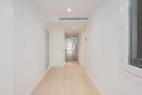 Apartamento de 5 dormitorios en venta en Barcelona, Cataluña, Spain № 8663 - foto 20