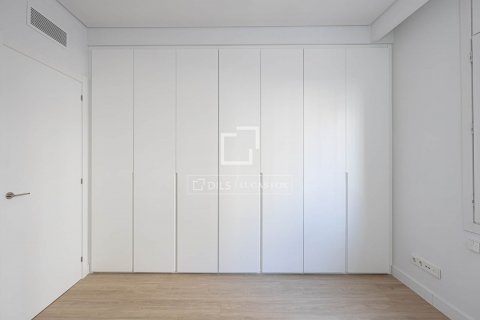 Apartamento de 5 dormitorios en venta en Barcelona, Cataluña, Spain № 8663 - foto 16