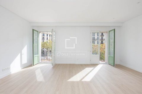 Apartamento de 5 dormitorios en venta en Barcelona, Cataluña, Spain № 8663
