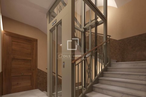 Apartamento de 5 dormitorios en venta en Barcelona, Cataluña, Spain № 8663 - foto 30