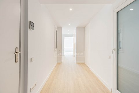 Apartamento de 5 dormitorios en venta en Barcelona, Cataluña, Spain № 8663 - foto 19