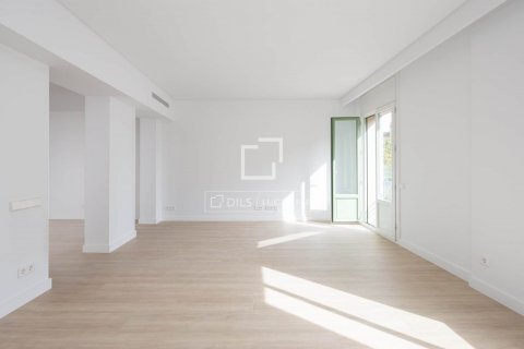 Apartamento de 5 dormitorios en venta en Barcelona, Cataluña, Spain № 8663 - foto 2