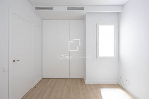 Apartamento de 5 dormitorios en venta en Barcelona, Cataluña, Spain № 8663 - foto 10