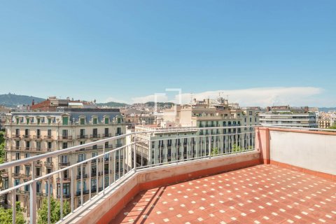 Ático de 2 dormitorios en venta en Barcelona, Cataluña, Spain № 8661 - foto 6