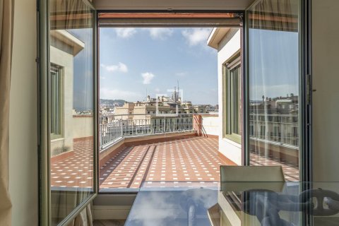 Ático de 2 dormitorios en venta en Barcelona, Cataluña, Spain № 8661 - foto 26