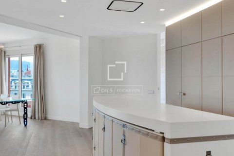 Ático de 2 dormitorios en venta en Barcelona, Cataluña, Spain № 8661 - foto 16