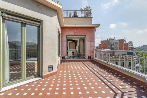 Ático de 2 dormitorios en venta en Barcelona, Cataluña, Spain № 8661 - foto 3