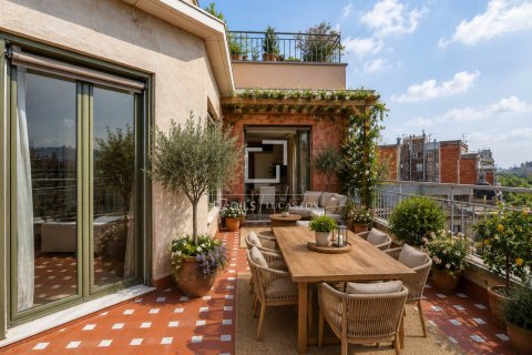 Ático de 2 dormitorios en venta en Barcelona, Cataluña, Spain № 8661 - foto 4