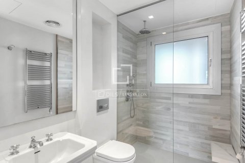 Ático de 2 dormitorios en venta en Barcelona, Cataluña, Spain № 8661 - foto 22