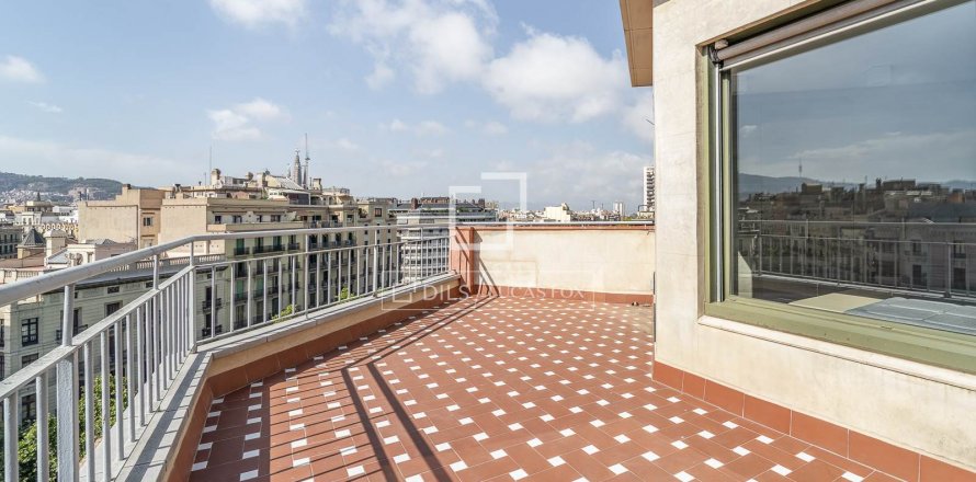 Ático de 2 dormitorios en venta en Barcelona, Cataluña, Spain № 8661
