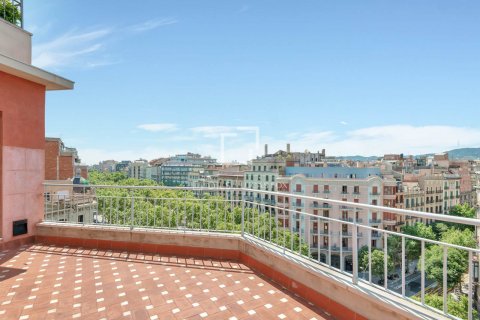 Ático de 2 dormitorios en venta en Barcelona, Cataluña, Spain № 8661 - foto 28