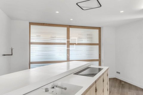 Ático de 2 dormitorios en venta en Barcelona, Cataluña, Spain № 8661 - foto 17
