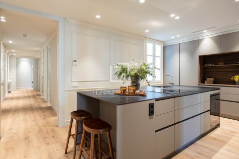 Купить квартиру в Барселона, Испания с 4 спальни, 200м², № 4149 - фото 13