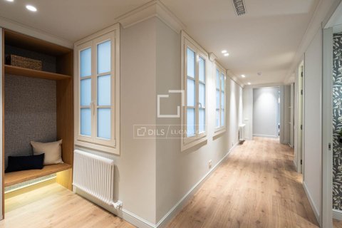 Купить квартиру в Барселона, Испания с 4 спальни, 200м², № 4149 - фото 15