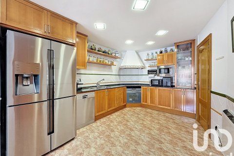 Купить дом в Пинеда-де-Мар, Испания с 5 спален, 469м², № 4871 - фото 6