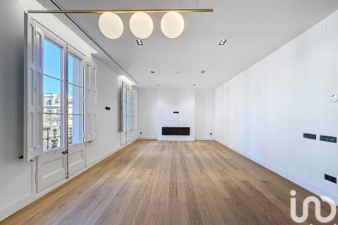 Apartamento de 4 dormitorios en venta en Barcelona, Cataluña, Spain № 4914 - foto 5
