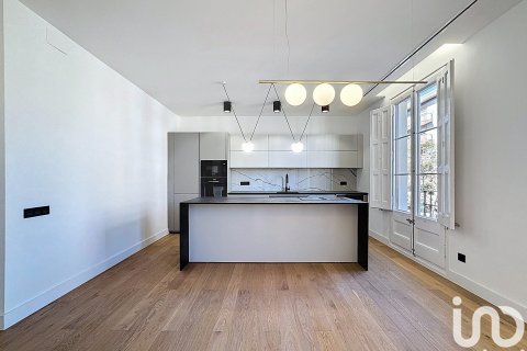 Apartamento de 4 dormitorios en venta en Barcelona, Cataluña, Spain № 4914 - foto 3