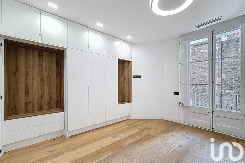 Apartamento de 4 dormitorios en venta en Barcelona, Cataluña, Spain № 4914 - foto 20