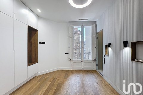 Apartamento de 4 dormitorios en venta en Barcelona, Cataluña, Spain № 4914 - foto 19
