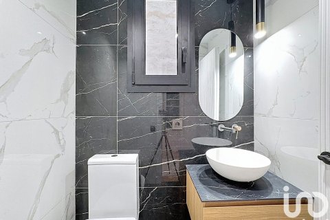 Apartamento de 4 dormitorios en venta en Barcelona, Cataluña, Spain № 4914 - foto 25